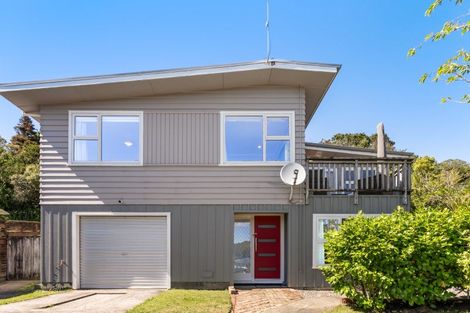 Photo of property in 16 Spicer Place, Tawa, Wellington, 5028