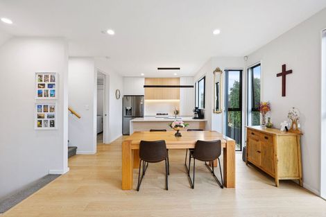 Photo of property in 9e Glenfern Road, Mellons Bay, Auckland, 2014