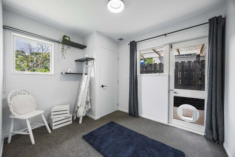 Photo of property in 22 Whangaparaoa Road, Red Beach, 0932