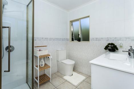 Photo of property in 21 Crimson Park, Oteha, Auckland, 0632