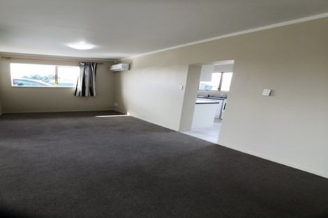 Photo of property in 67 Lincoln Park Avenue, Massey, Auckland, 0614