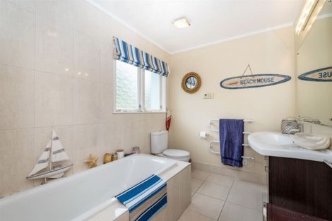 Photo of property in 90a Matipo Road, Mairangi Bay, Auckland, 0630