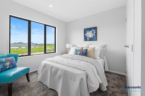 Photo of property in 22 Waimarie Drive, Karaka, 2578