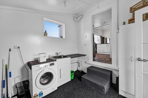 Photo of property in 36 Tawhiti Road, Hawera, 4610