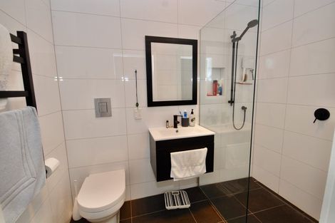 Photo of property in 20 Sulphur Beach Road, Northcote Point, Auckland, 0627