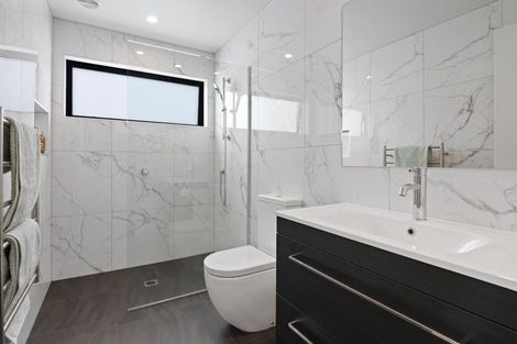 Photo of property in 9 Koiora Lane, Long Bay, Auckland, 0630