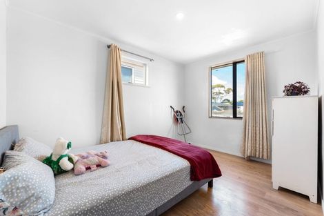 Photo of property in 8a Harrington Road, Henderson, Auckland, 0610