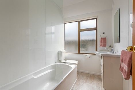 Photo of property in 1a Surrey Crescent, Hokowhitu, Palmerston North, 4410