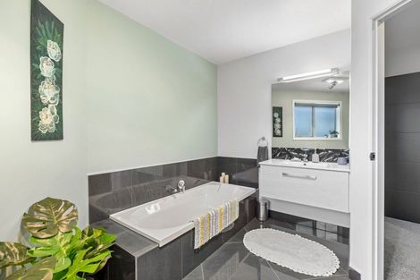 Photo of property in 6 Summerfield Way, Parahaki, Whangarei, 0112