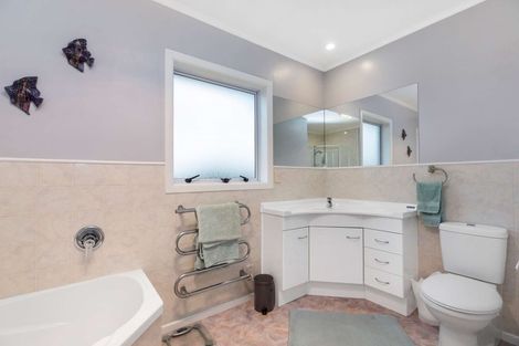 Photo of property in 95 Kitchener Road, Waiuku, 2123