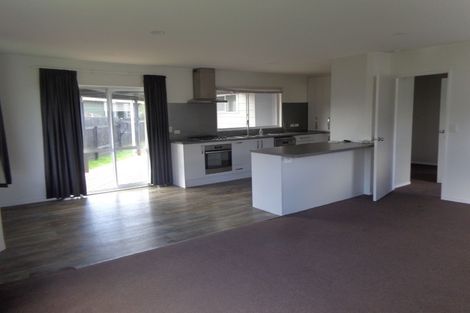Photo of property in 43a Graham Avenue, Te Atatu Peninsula, Auckland, 0610