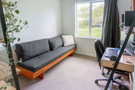 Photo of property in 2 Rakino Place, Awapuni, Palmerston North, 4412