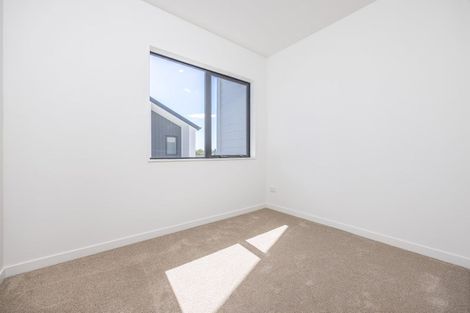 Photo of property in 17b Hogans Road, Glenfield, Auckland, 0629