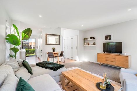 Photo of property in 7 Parachute Crescent, Papakura, 2110