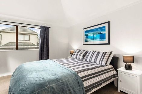 Photo of property in 4/163 Queens Drive, Lyall Bay, Wellington, 6022