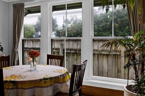 Photo of property in 237 South Road, Hawera, 4610