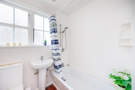 Photo of property in 654 Featherston Street, Roslyn, Palmerston North, 4414