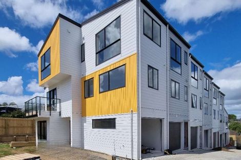 Photo of property in 11 Kayle Glen, West Harbour, Auckland, 0618