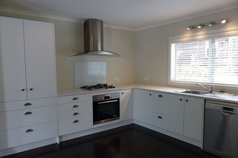 Photo of property in 19 Kakariki Grove, Waikanae, 5036