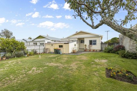 Photo of property in 23 Paynters Avenue, Strandon, New Plymouth, 4312