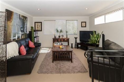 Photo of property in 24 Corsica Way, Karaka, Papakura, 2113