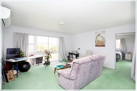 Photo of property in 6 Watchorn Place, Foxton Beach, Foxton, 4815