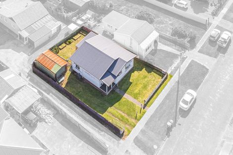 Photo of property in 17 Matai Street, Castlecliff, Whanganui, 4501