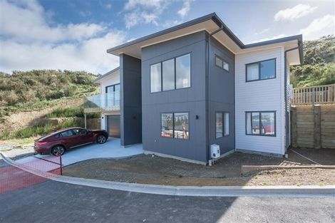 Photo of property in 7a Grumman Lane, Newlands, Wellington, 6037