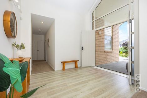 Photo of property in 16 Fruitlands Road, Kumeu, 0810
