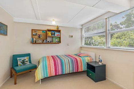 Photo of property in 25 Kopiko Road, Titirangi, Auckland, 0604