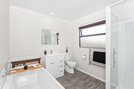 Photo of property in 18 Dee Street, Otane, 4202