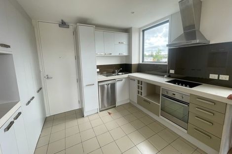 Photo of property in Bella Vista, 2d/84 Gunner Drive, Te Atatu Peninsula, Auckland, 0610