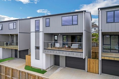 Photo of property in 2/49 Northboro Road, Belmont, Auckland, 0622