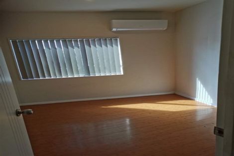 Photo of property in 11 Potter Avenue, Northcote, Auckland, 0627