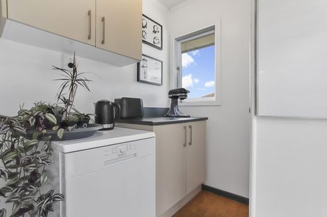 Photo of property in 25 Essex Street, Te Atatu South, Auckland, 0610