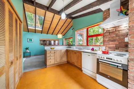 Photo of property in 6 Sarah Way, Crofton Downs, Wellington, 6035