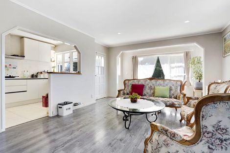 Photo of property in 1 Gamble Way, Massey, 0614