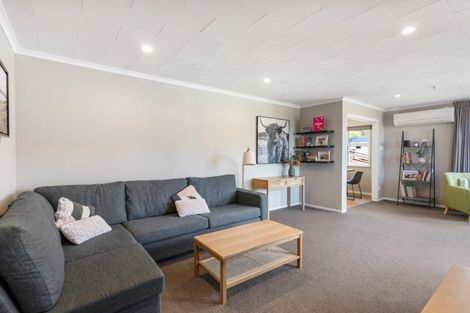 Photo of property in 16 Spicer Place, Tawa, Wellington, 5028