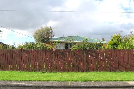 Photo of property in 6 Mackenzie Street, Te Atatu South, Auckland, 0610
