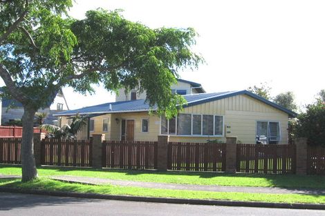 Photo of property in 11 Compass Place, Te Atatu Peninsula, Auckland, 0610