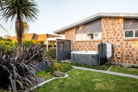 Photo of property in 140 Saint James Drive, Huntington, Hamilton, 3210