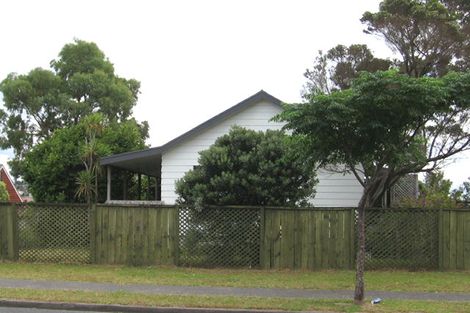 Photo of property in 180 Luckens Road, West Harbour, Auckland, 0618