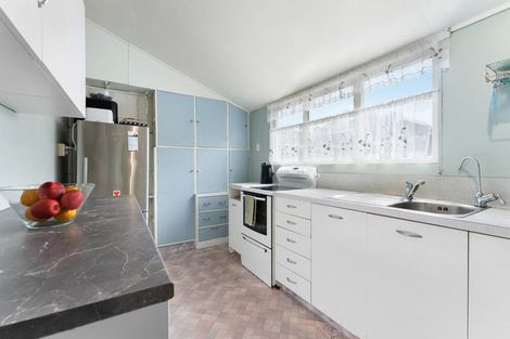 Photo of property in 16 Carlton Avenue, Gonville, Whanganui, 4501