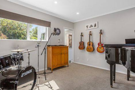 Photo of property in 28 Observatory Close, Whitby, Porirua, 5024