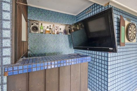 Photo of property in 114 Gloaming Hill, Titahi Bay, Porirua, 5022