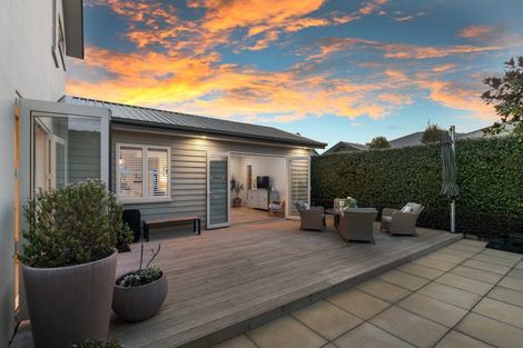 Photo of property in 2 Glen Bridge Lane, Harewood, Christchurch, 8051