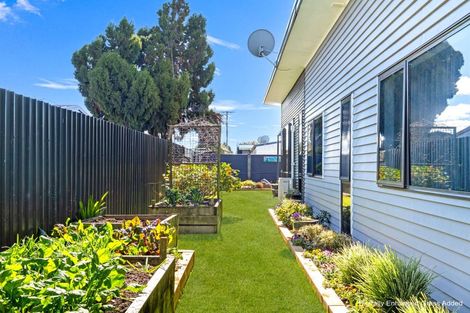 Photo of property in 19a Kawaha Point Road, Fairy Springs, Rotorua, 3015