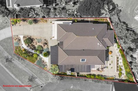 Photo of property in 5 Onemana Way, Te Atatu Peninsula, Auckland, 0610