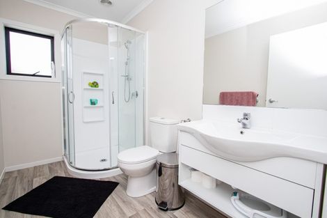 Photo of property in 9u2 Heath Street, Saint Andrews, Hamilton, 3200