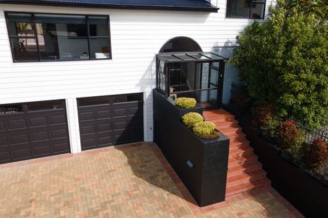 Photo of property in 8 Hillview Crescent, Paparangi, Wellington, 6037